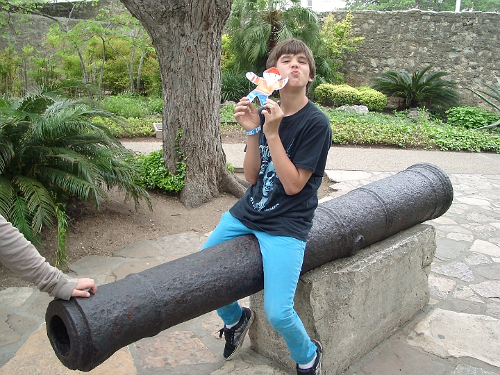 20100411_0112.JPG - Adam Anna Flat Stanley at the Alamo
